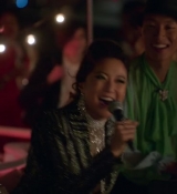 Emily_in_Paris_S02E05_WEBRip_x264-ION10_2332.jpg