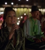 Emily_in_Paris_S02E05_WEBRip_x264-ION10_2350.jpg