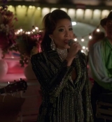 Emily_in_Paris_S02E05_WEBRip_x264-ION10_2361.jpg