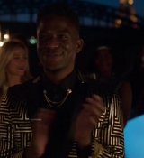 Emily_in_Paris_S02E05_WEBRip_x264-ION10_2367.jpg