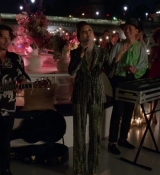 Emily_in_Paris_S02E05_WEBRip_x264-ION10_2374.jpg