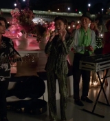 Emily_in_Paris_S02E05_WEBRip_x264-ION10_2376.jpg