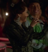 Emily_in_Paris_S02E05_WEBRip_x264-ION10_2381.jpg