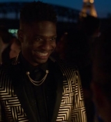 Emily_in_Paris_S02E05_WEBRip_x264-ION10_2411.jpg