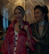 Emily_in_Paris_S02E05_WEBRip_x264-ION10_2564.jpg