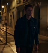 Emily_in_Paris_S02E05_WEBRip_x264-ION10_2605.jpg