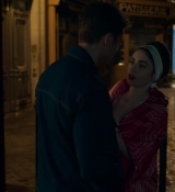 Emily_in_Paris_S02E05_WEBRip_x264-ION10_2610.jpg
