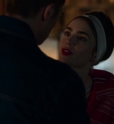 Emily_in_Paris_S02E05_WEBRip_x264-ION10_2658.jpg