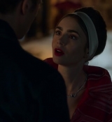 Emily_in_Paris_S02E05_WEBRip_x264-ION10_2667.jpg