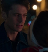 Emily_in_Paris_S02E05_WEBRip_x264-ION10_2683.jpg