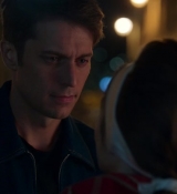 Emily_in_Paris_S02E05_WEBRip_x264-ION10_2695.jpg