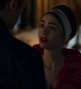 Emily_in_Paris_S02E05_WEBRip_x264-ION10_2703.jpg