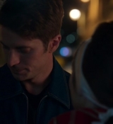 Emily_in_Paris_S02E05_WEBRip_x264-ION10_2712.jpg