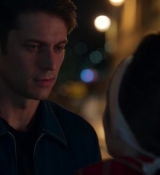 Emily_in_Paris_S02E05_WEBRip_x264-ION10_2727.jpg