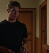 Emily_in_Paris_S02E06_WEBRip_x264-ION10_0055.jpg