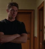 Emily_in_Paris_S02E06_WEBRip_x264-ION10_0065.jpg