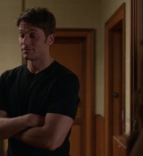 Emily_in_Paris_S02E06_WEBRip_x264-ION10_0100.jpg