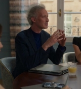 Emily_in_Paris_S02E06_WEBRip_x264-ION10_0190.jpg