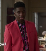 Emily_in_Paris_S02E06_WEBRip_x264-ION10_0235.jpg