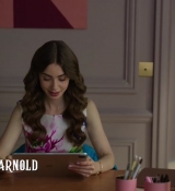 Emily_in_Paris_S02E06_WEBRip_x264-ION10_0250.jpg