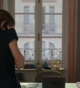 Emily_in_Paris_S02E06_WEBRip_x264-ION10_0263.jpg