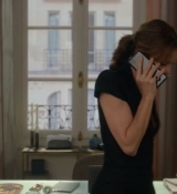 Emily_in_Paris_S02E06_WEBRip_x264-ION10_0266.jpg