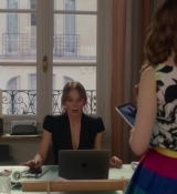 Emily_in_Paris_S02E06_WEBRip_x264-ION10_0298.jpg