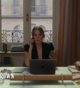 Emily_in_Paris_S02E06_WEBRip_x264-ION10_0322.jpg