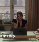 Emily_in_Paris_S02E06_WEBRip_x264-ION10_0328.jpg