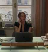 Emily_in_Paris_S02E06_WEBRip_x264-ION10_0334.jpg