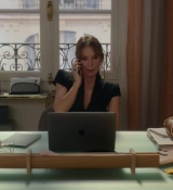Emily_in_Paris_S02E06_WEBRip_x264-ION10_0339.jpg