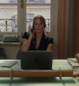 Emily_in_Paris_S02E06_WEBRip_x264-ION10_0341.jpg
