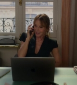 Emily_in_Paris_S02E06_WEBRip_x264-ION10_0360.jpg
