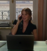 Emily_in_Paris_S02E06_WEBRip_x264-ION10_0361.jpg