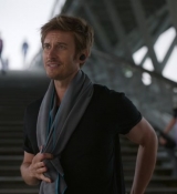 Emily_in_Paris_S02E06_WEBRip_x264-ION10_0371.jpg