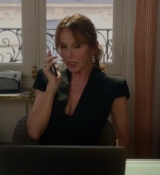 Emily_in_Paris_S02E06_WEBRip_x264-ION10_0379.jpg