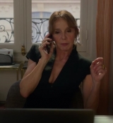Emily_in_Paris_S02E06_WEBRip_x264-ION10_0383.jpg