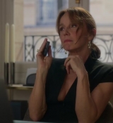 Emily_in_Paris_S02E06_WEBRip_x264-ION10_0396.jpg