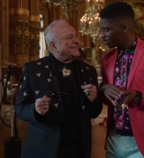 Emily_in_Paris_S02E06_WEBRip_x264-ION10_0421.jpg