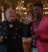 Emily_in_Paris_S02E06_WEBRip_x264-ION10_0434.jpg