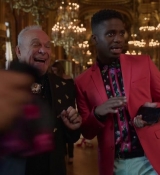 Emily_in_Paris_S02E06_WEBRip_x264-ION10_0439.jpg