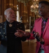Emily_in_Paris_S02E06_WEBRip_x264-ION10_0463.jpg