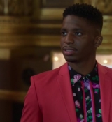 Emily_in_Paris_S02E06_WEBRip_x264-ION10_0503.jpg