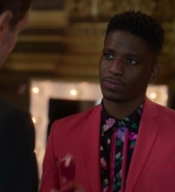 Emily_in_Paris_S02E06_WEBRip_x264-ION10_0510.jpg