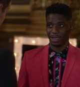 Emily_in_Paris_S02E06_WEBRip_x264-ION10_0513.jpg