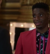 Emily_in_Paris_S02E06_WEBRip_x264-ION10_0526.jpg