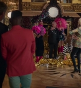 Emily_in_Paris_S02E06_WEBRip_x264-ION10_0570.jpg