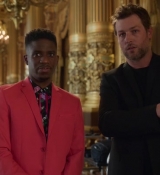 Emily_in_Paris_S02E06_WEBRip_x264-ION10_0576.jpg