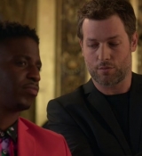 Emily_in_Paris_S02E06_WEBRip_x264-ION10_0601.jpg