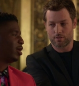 Emily_in_Paris_S02E06_WEBRip_x264-ION10_0603.jpg